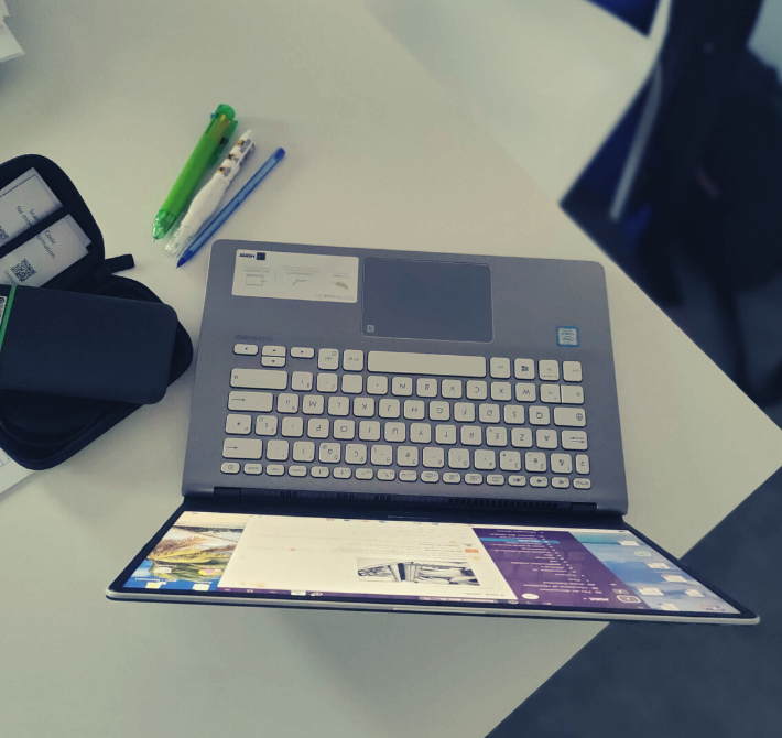 Un ordinateur portable peut être fourni pour vous permettre de suivre vos cours à distance